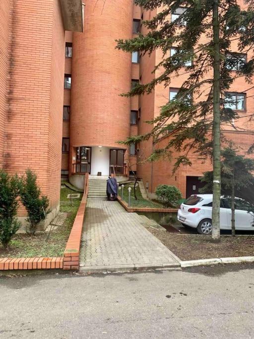 100 M2 Apartment In The Diplomatic Area Belgrade Exterior photo